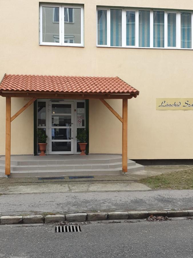 Lanchid Szallo Kecskemet Luaran gambar